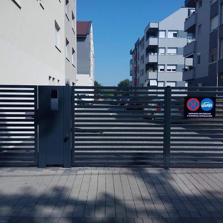 Apartment Cherry Gold Zrenjanin Exterior foto